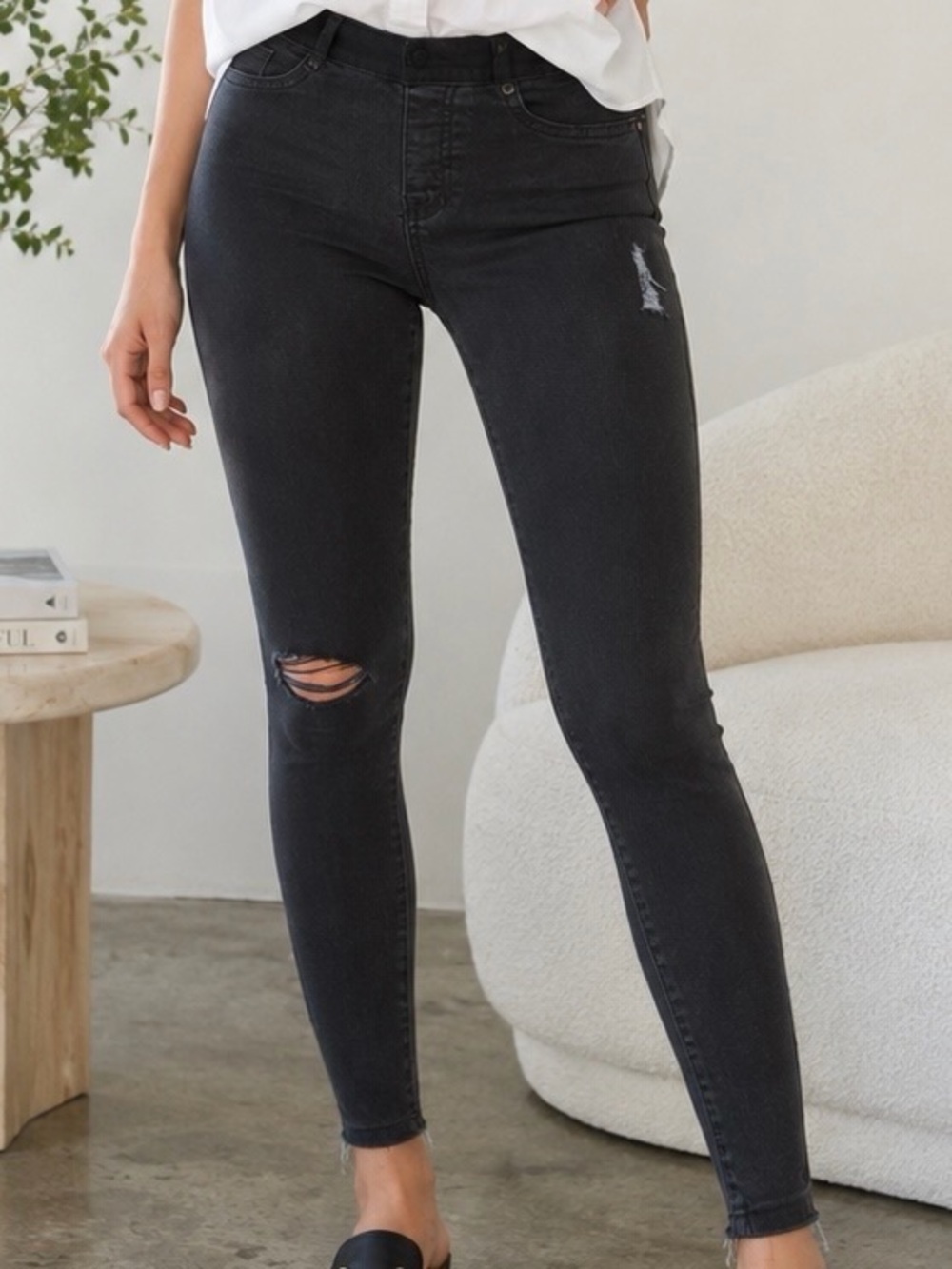 Spanx ‘Distressed Pull-On Skinny Jean Jeggings’ in Black Size Small